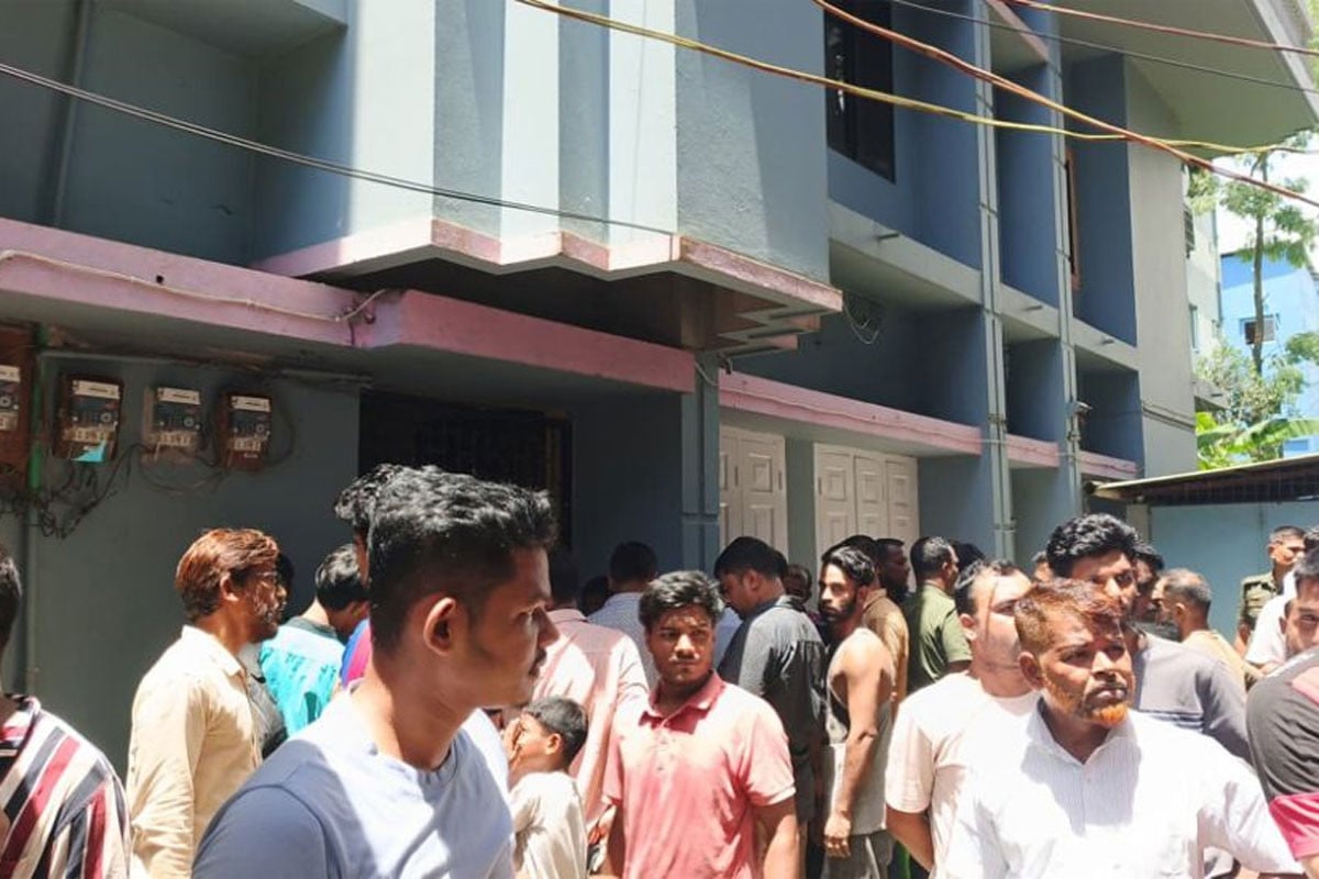 সিলেটে এক বাসা থেকে ৩ মরদেহ উদ্ধার